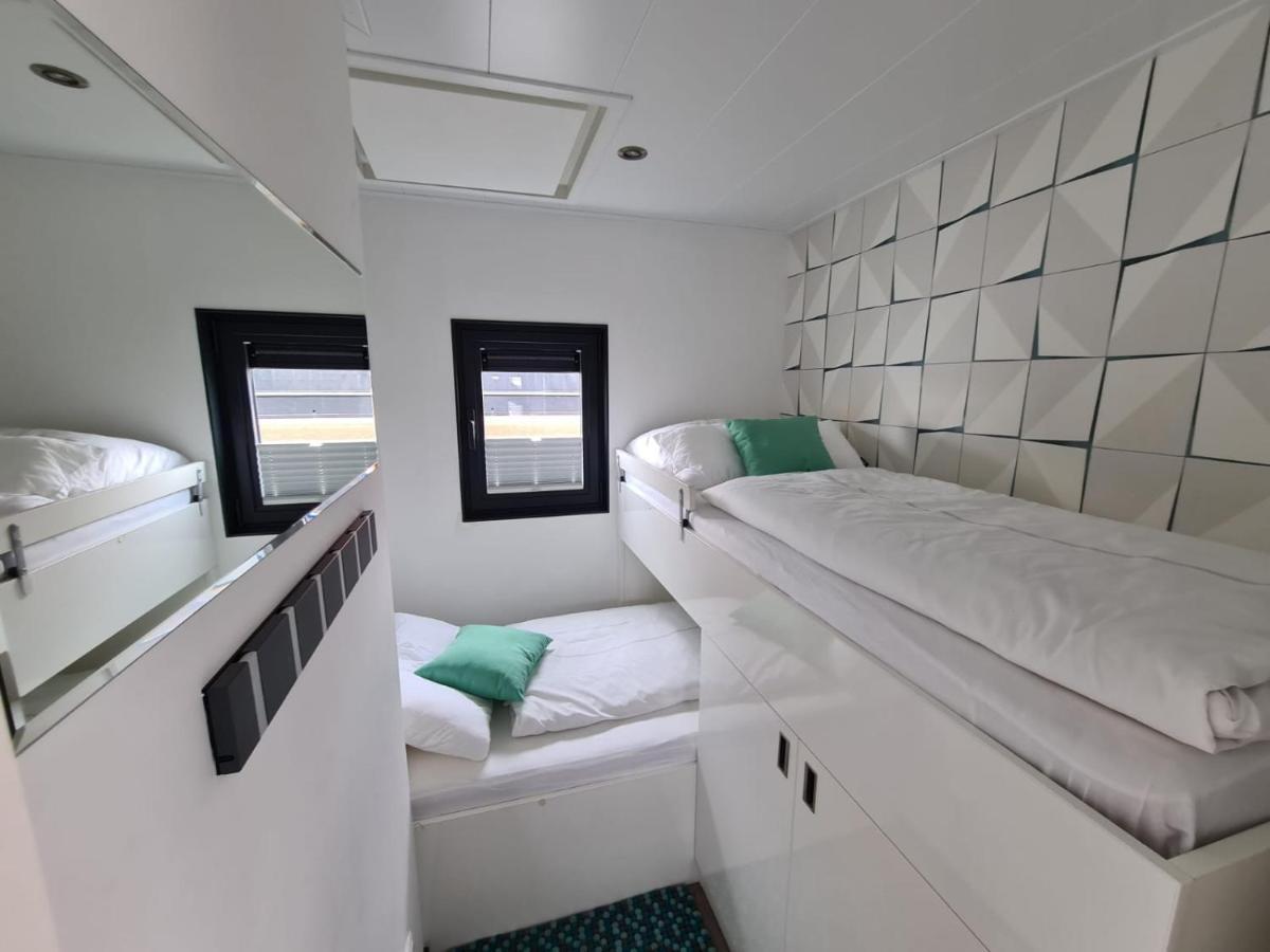 Botel Hausboot Lobster Bremerhaven